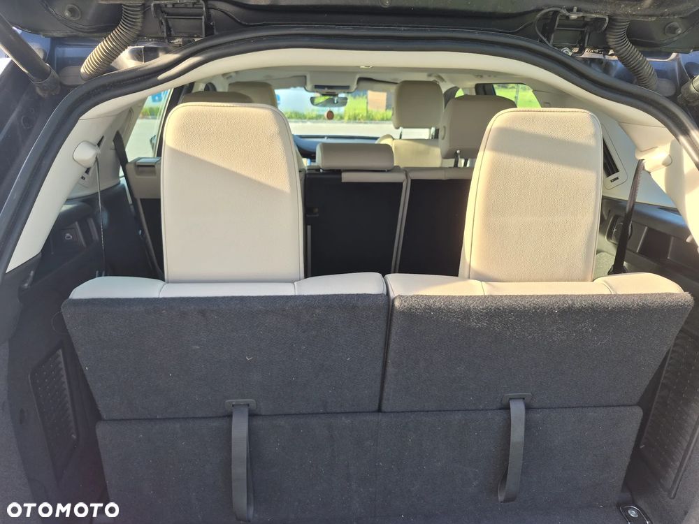 Land Rover Discovery Sport 2.0 D200 mHEV Dynamic S - 11