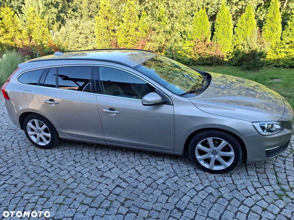 Volvo V60 D3 Drive-E Momentum - 1