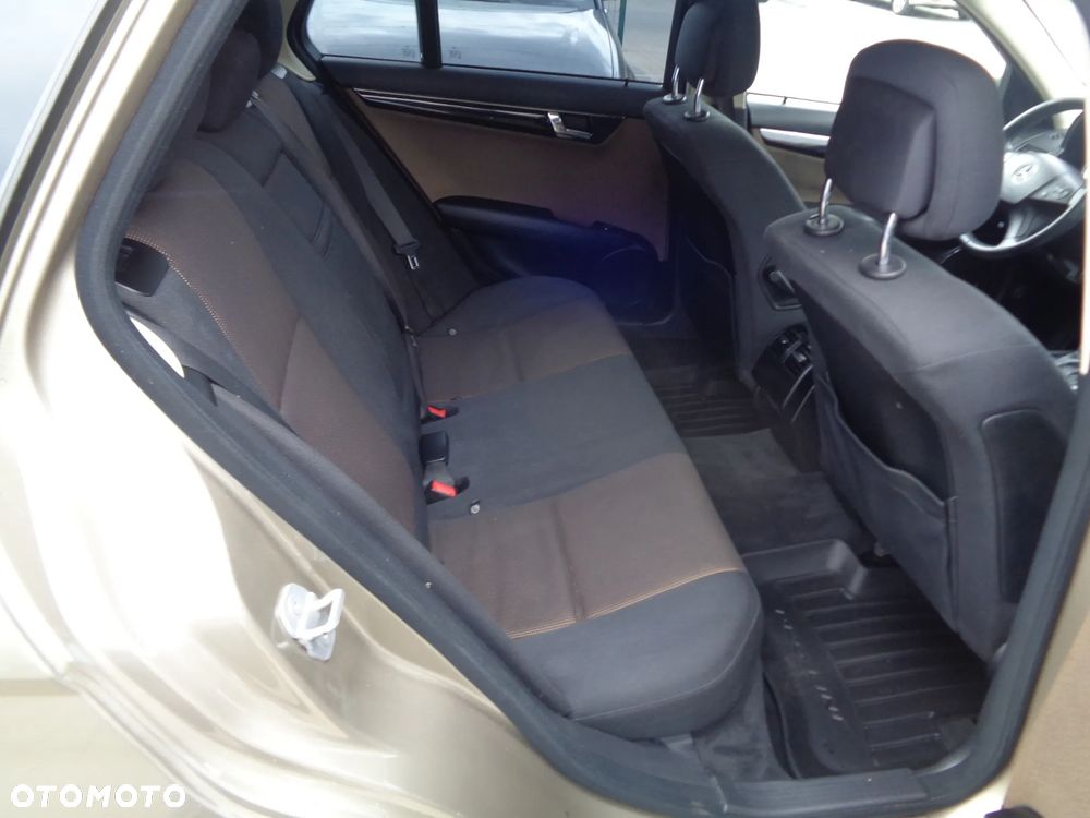 Mercedes-Benz Klasa C 200 CDI DPF Automatik Elegance - 15