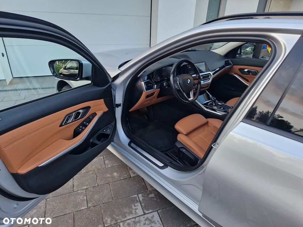 BMW Seria 3 330e xDrive - 19