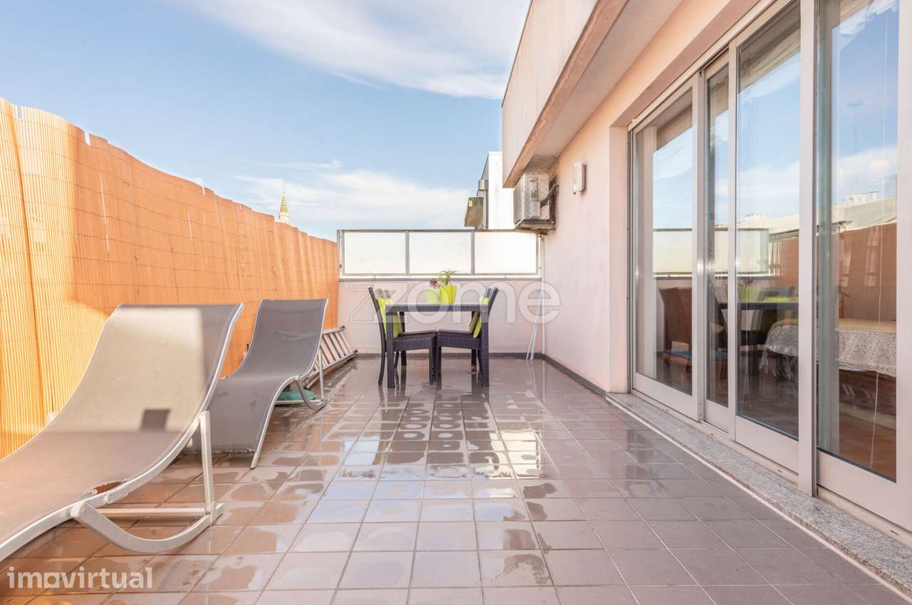 Apartamento T5 Duplex com Terraço e Garagem ao Marquês, Porto
