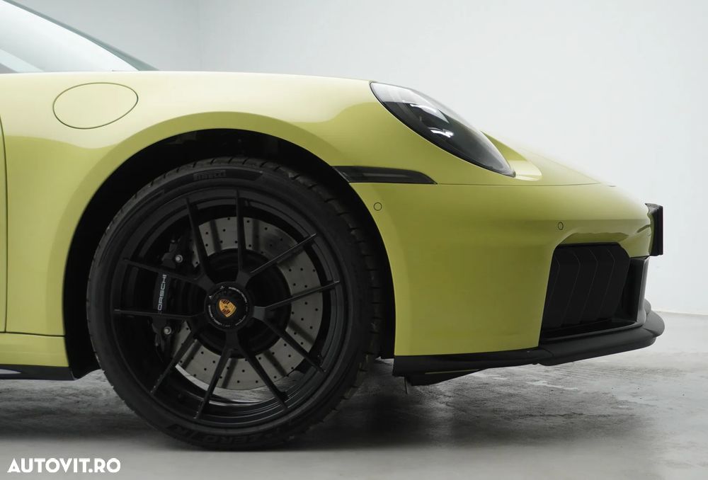 Porsche 911 Carrera 4 GTS PDK - 11
