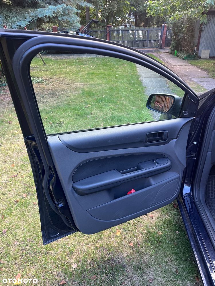 Ford Focus 1.4 Ambiente - 11