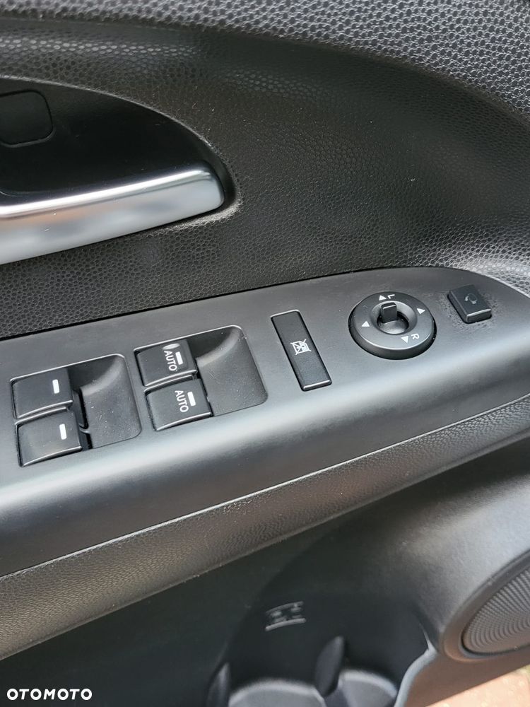 Kia Venga 1.6 CVVT Dream Team Edition - 26