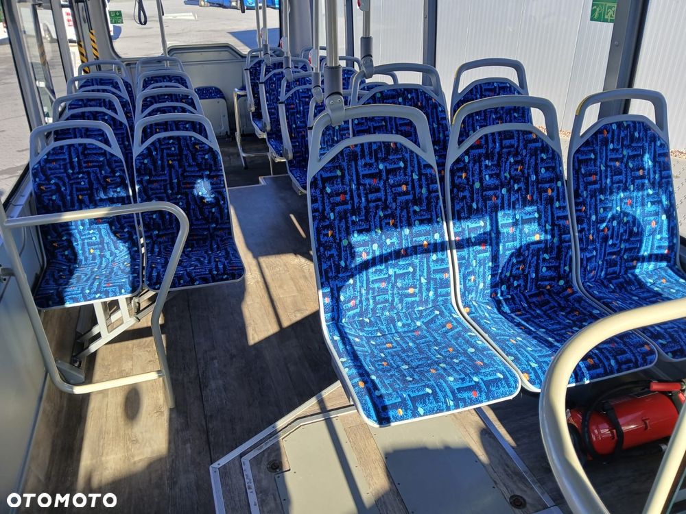 Isuzu Novo City midi - 10