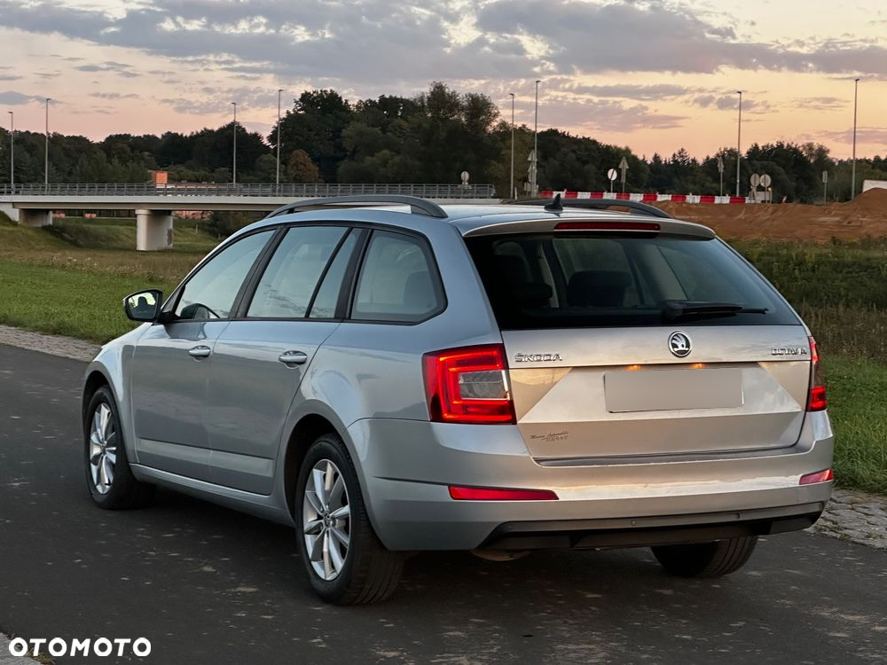 Skoda Octavia 2.0 TDI Ambition DSG - 8