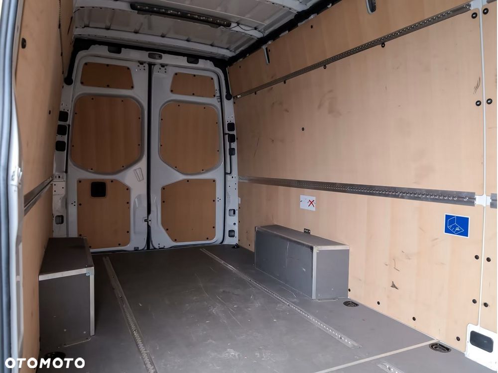 Mercedes-Benz Sprinter - 9
