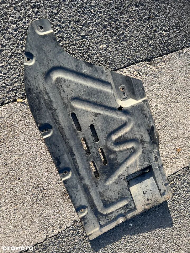 Osłona tylna boczna Bmw e90 e91 - 2