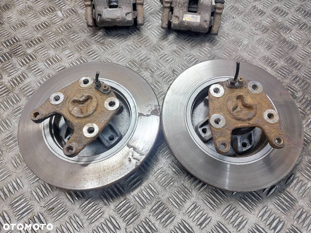 TARCZE HAMULCOWE TYŁ PIASTY + KLOCKI + ZACISKI CITROEN C4 PICASSO I - 2