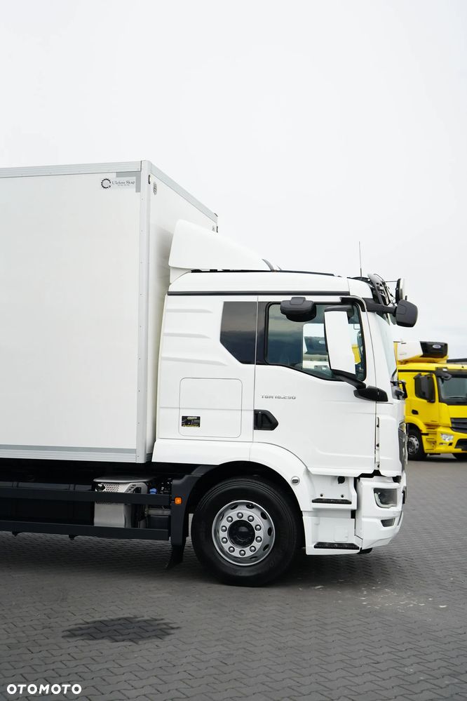 MAN TGM / 18.290 / ACC / EURO 6 / IZOTERMA + WINDA / 18 PALET / OTWIERANY BOK - 30