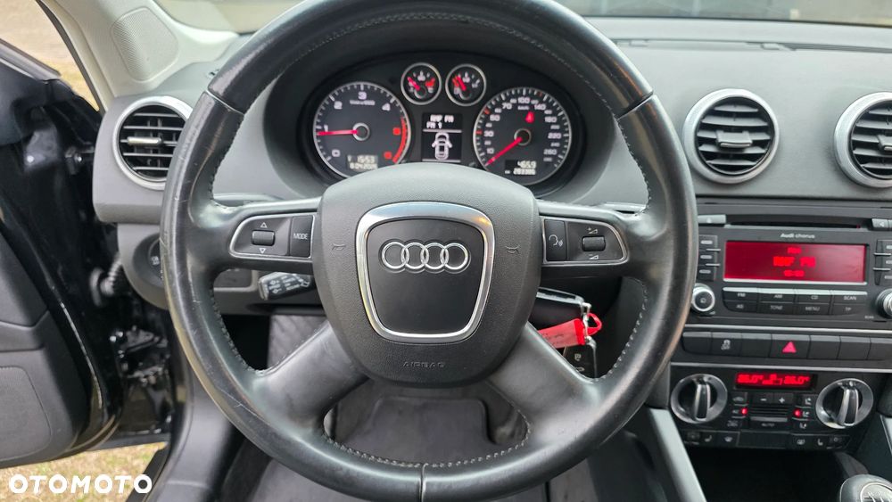 Audi A3 3-drzwiowe 1.6 TDI DPF Attraction - 28