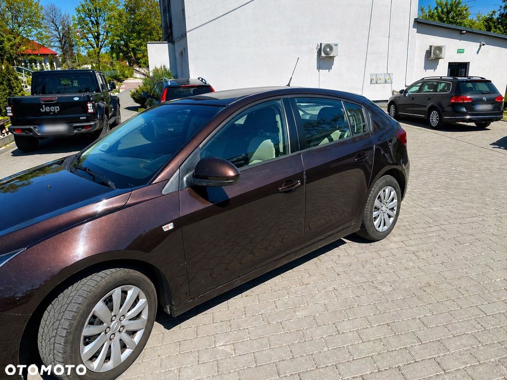 Chevrolet Cruze 1.6 LS+ - 3