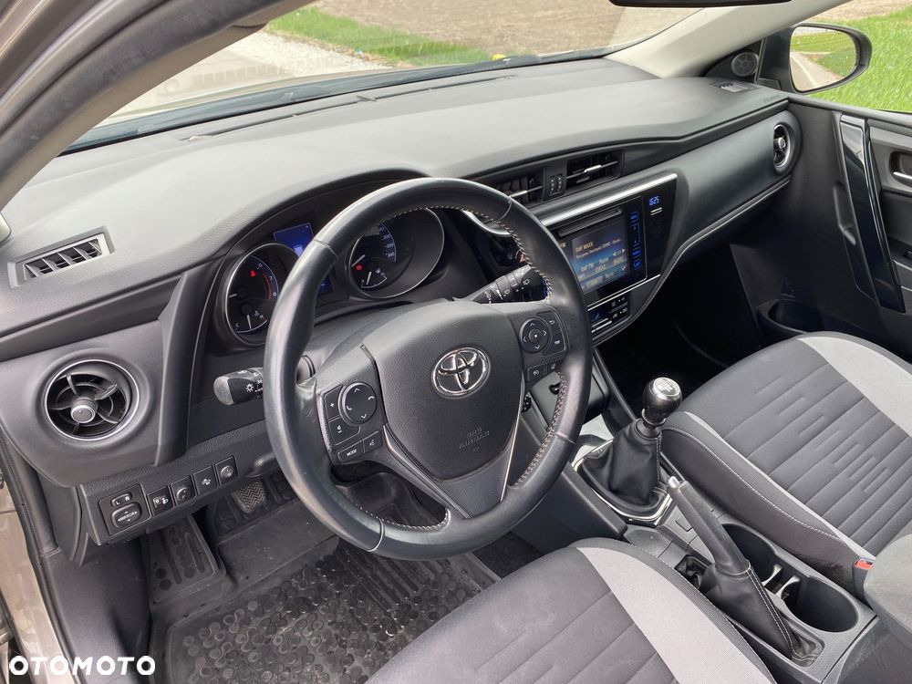 Toyota Auris 1.6 Premium - 19