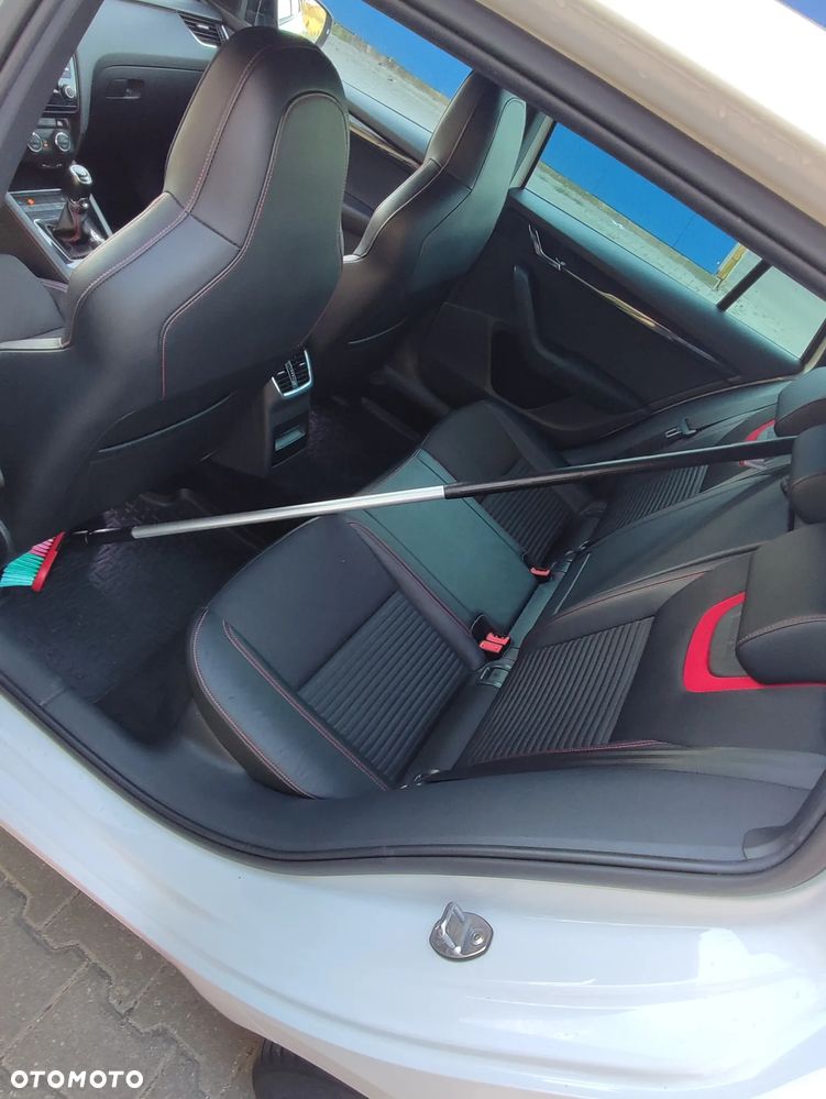 Skoda Octavia 2.0 TDI (Green tec) RS - 17
