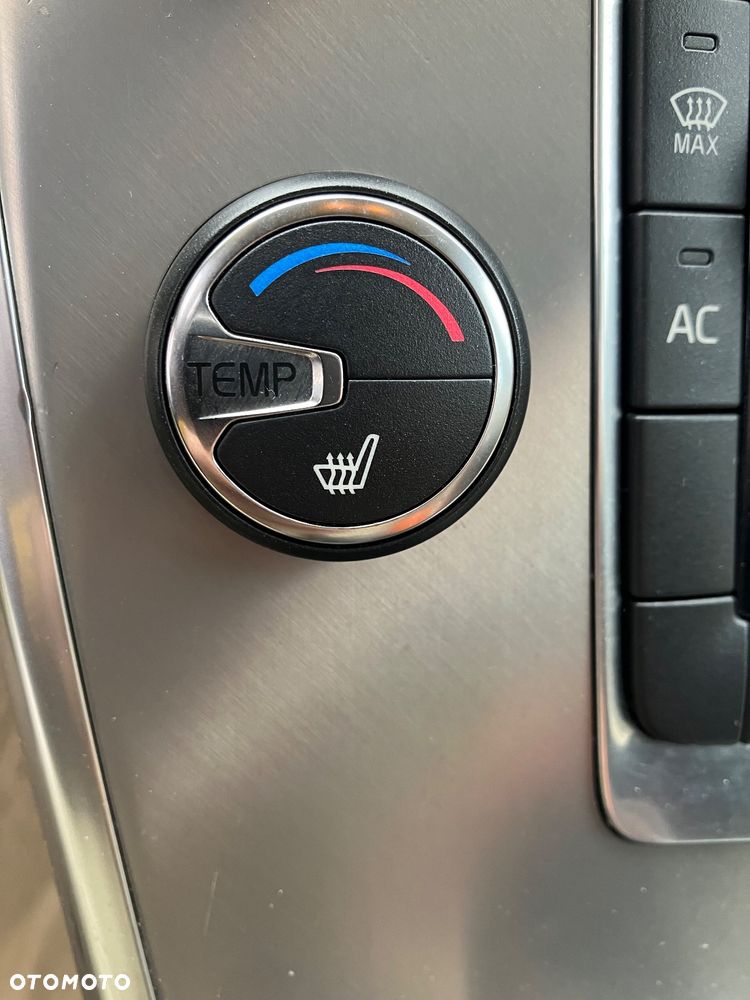 Volvo V70 D5 Momentum - 11