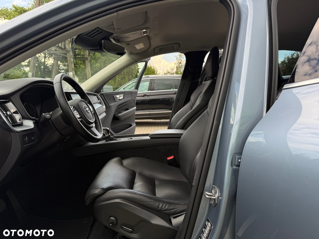 Volvo XC 60 D4 Momentum Pro - 32