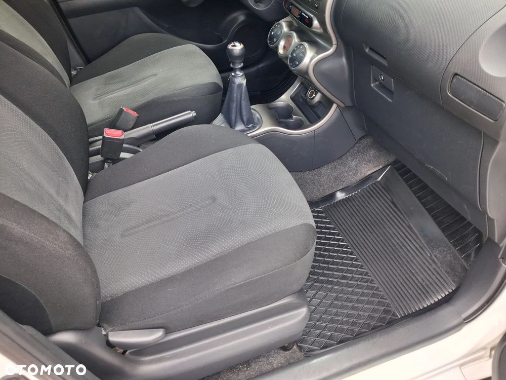 Toyota Urban Cruiser 1.4 D-4D Sol 4x4 EU5 - 6