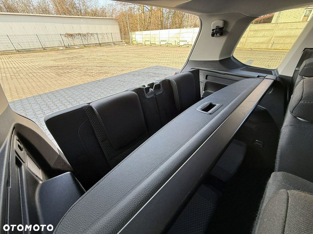 Volkswagen Touran 1.6 TDI SCR DSG IQ.DRIVE - 32