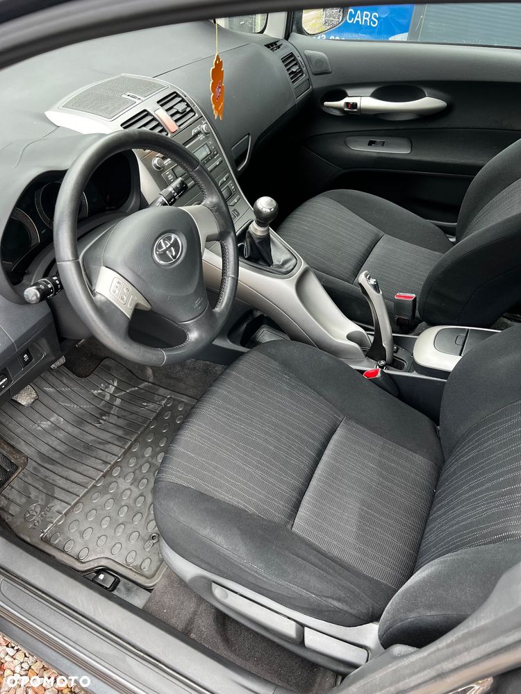 Toyota Auris 1.6 VVT-i Premium - 11