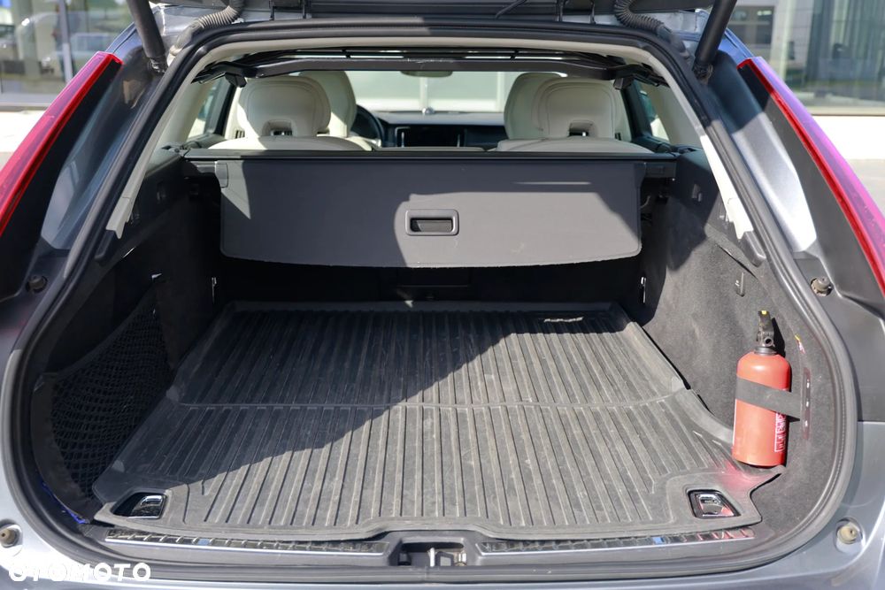 Volvo V90 Cross Country - 27