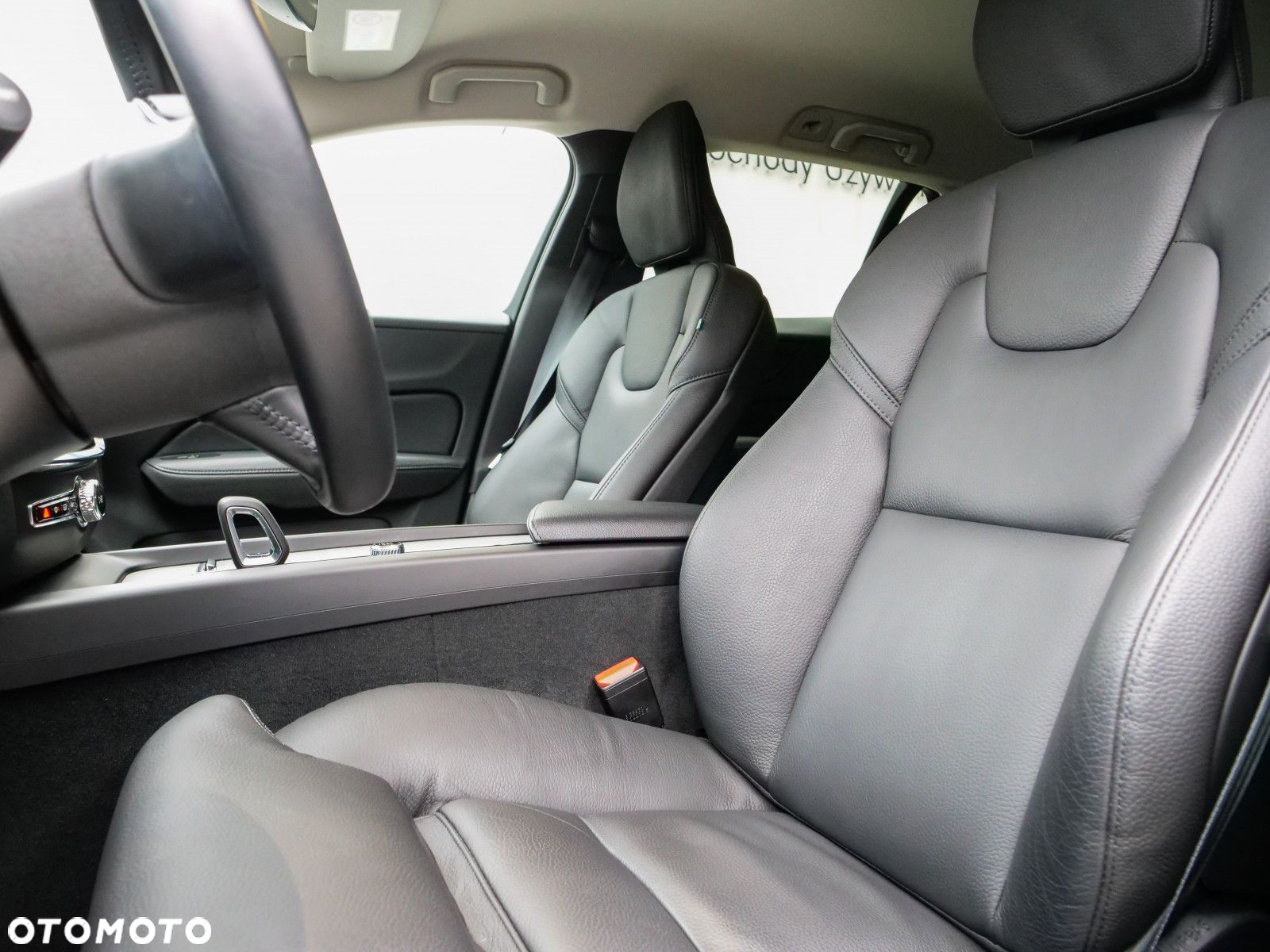 Volvo V60 Cross Country - 12