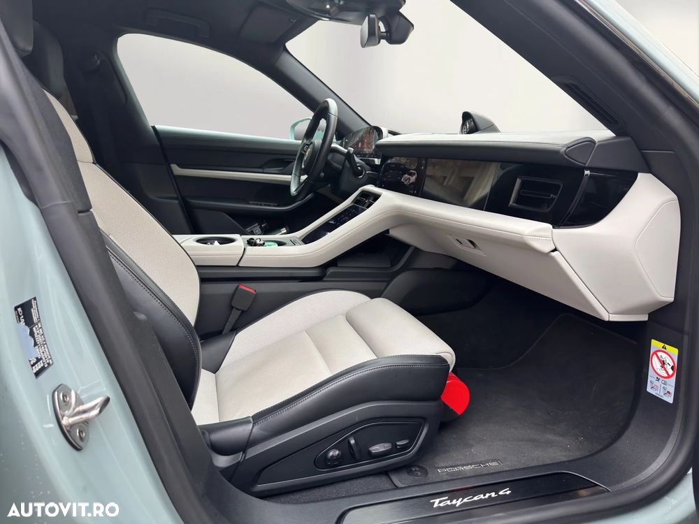 Porsche Taycan - 18