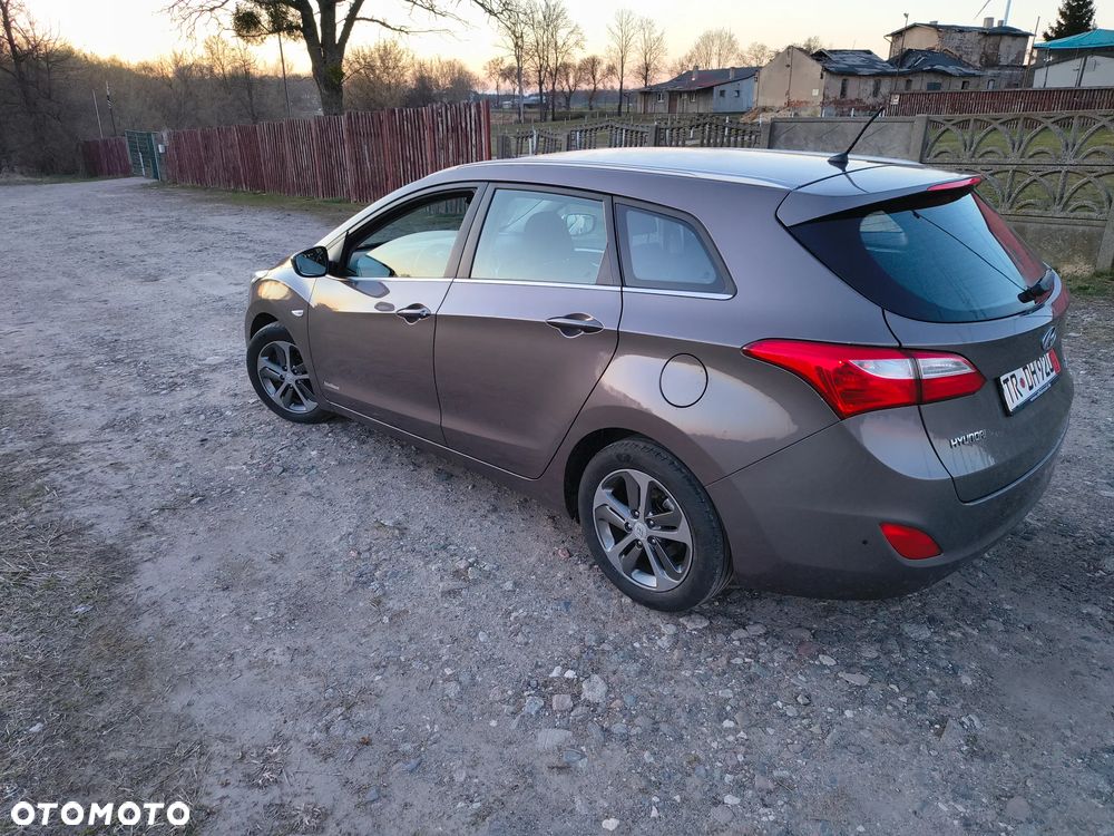 Hyundai i30 1.6 CRDi Fifa World Cup Edition - 13