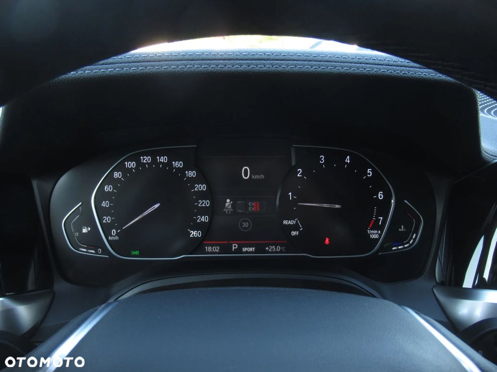 BMW Seria 3 320i Luxury Line - 31