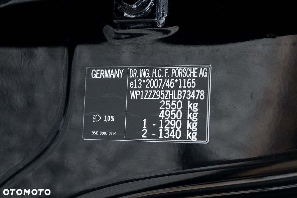 Porsche Macan Turbo - 40