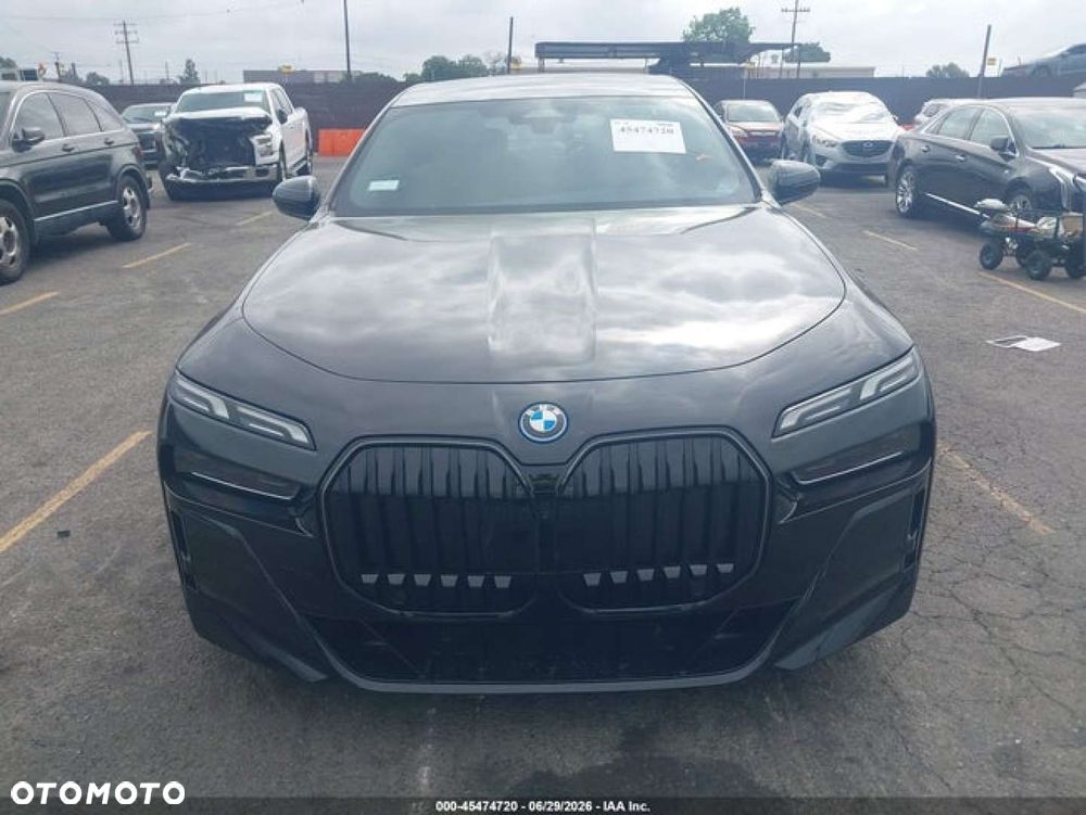 BMW i7 - 8