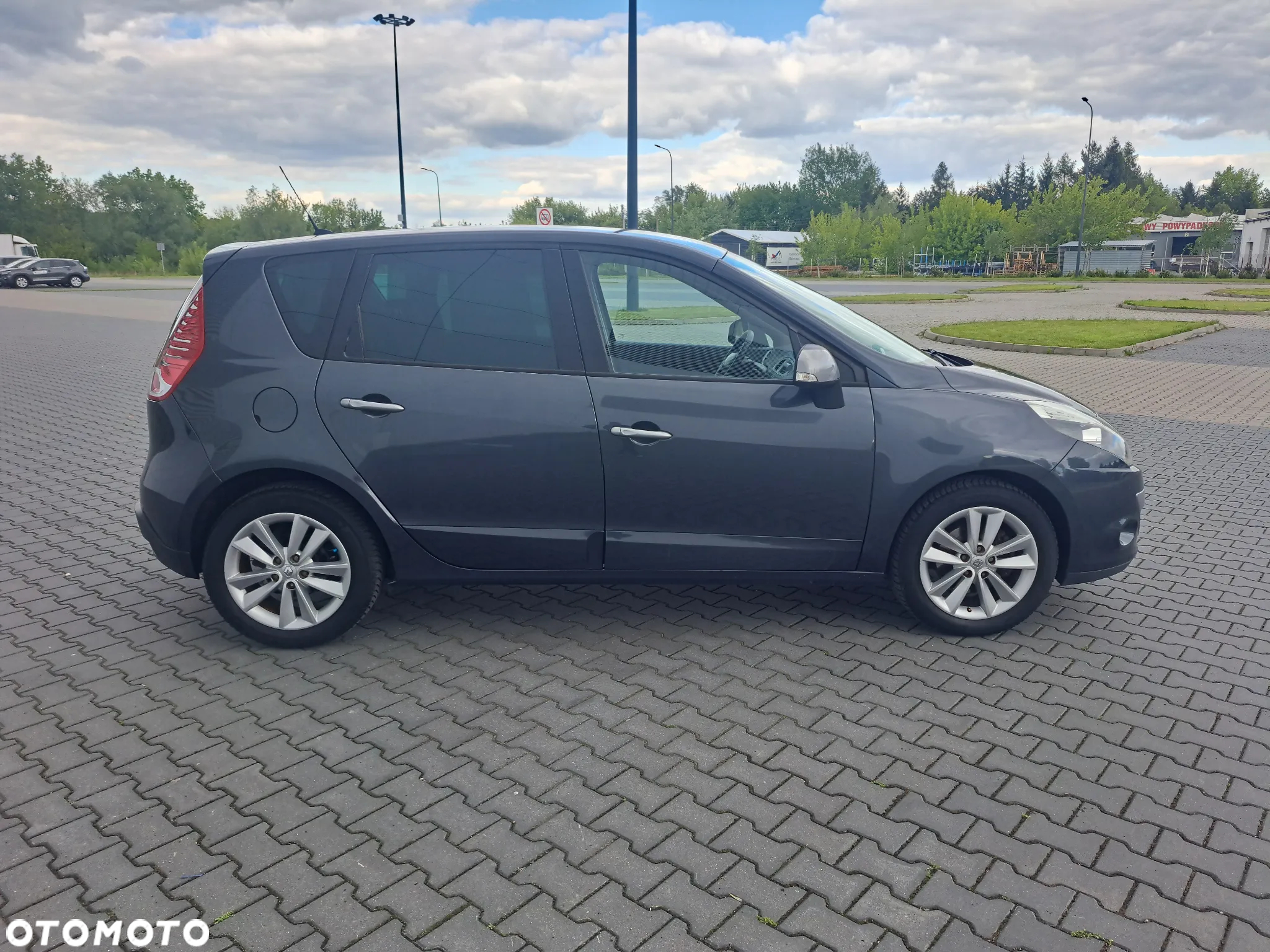 Renault Scenic 1.6 16V TomTom Edition - 9