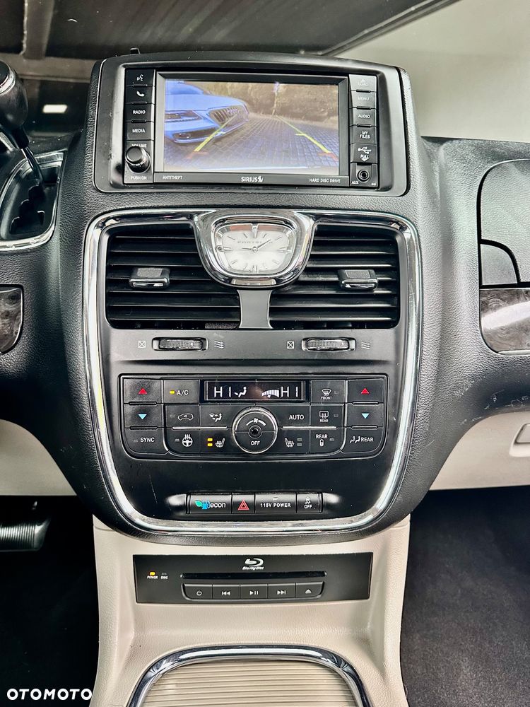 Chrysler Town & Country 3.6 Limited - 16