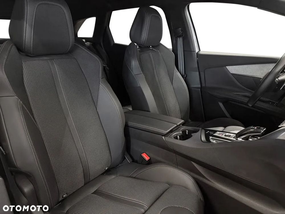 Peugeot 3008 1.6 PureTech HYbrid4 GT Line S&S EAT8 - 6