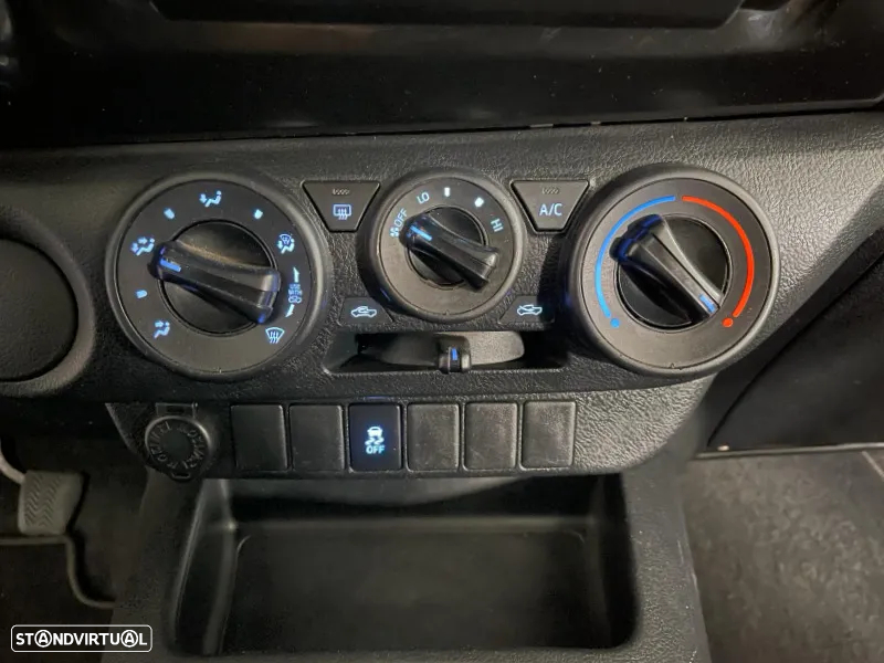 Toyota Hilux 2.4 D-4D 2WD CD - 19