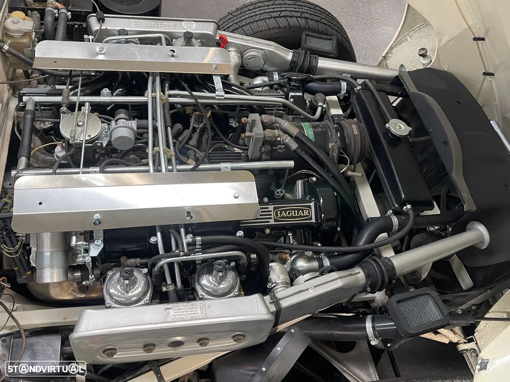 Jaguar E-Type - 15