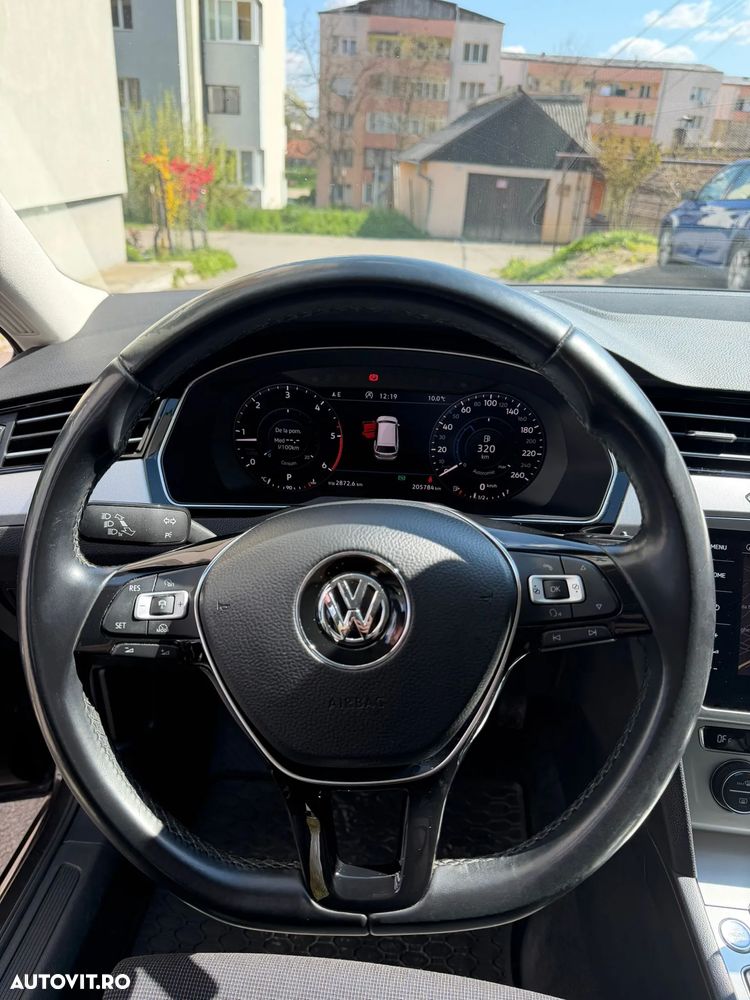 Volkswagen Passat 1.6 TDI SCR DSG - 10