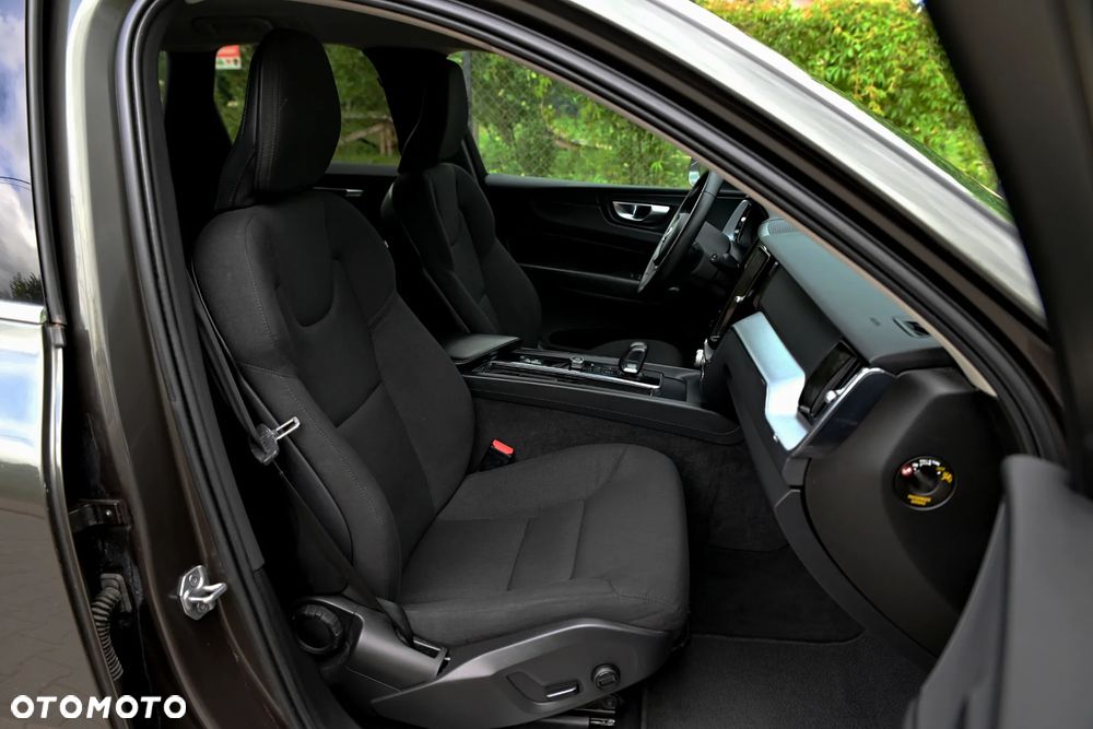 Volvo XC 60 B4 D AWD Geartronic Momentum Pro - 25