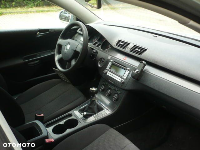 Volkswagen Passat 1.6 FSI Comfortline - 6