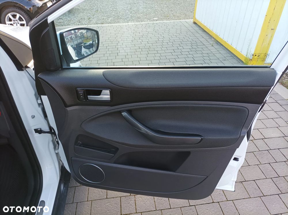 Ford Kuga 2.0 TDCi 4x4 Titanium - 28
