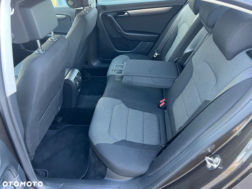 Volkswagen Passat 1.6 TDI BMT Comfortline - 16