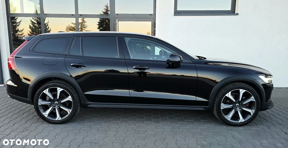 Volvo V60 Cross Country B4 D AWD Geartronic Pro - 4