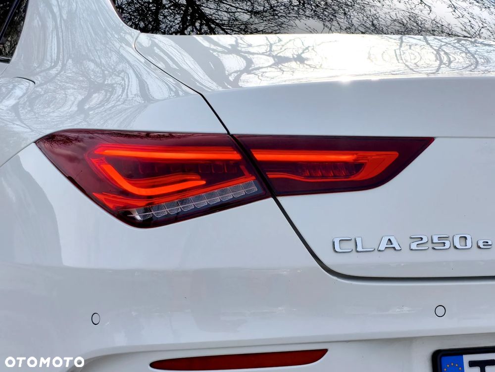 Mercedes-Benz CLA 250 E AMG Line 8G-DCT - 21