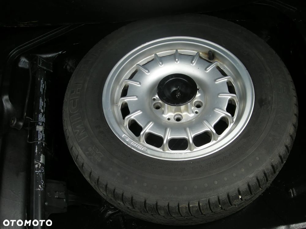 Mercedes-Benz W123 - 21