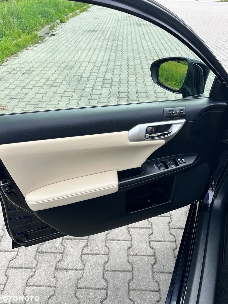 Lexus CT 200h Prestige - 11