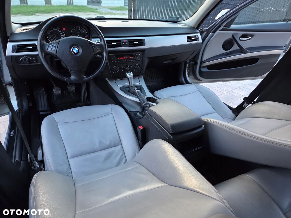 BMW Seria 3 318d DPF - 33