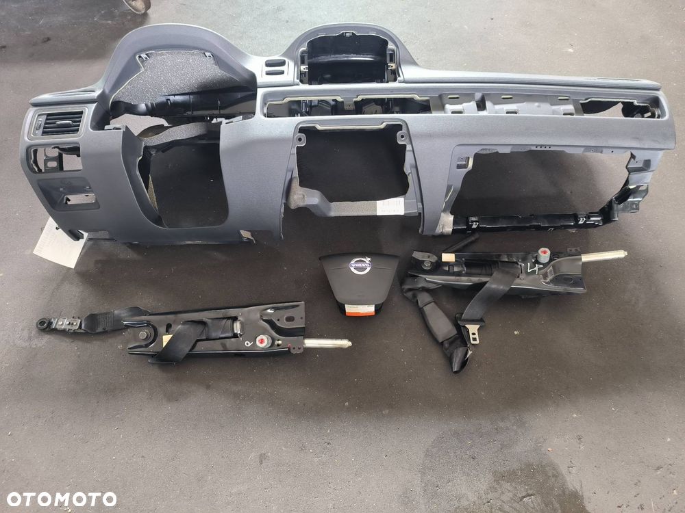 DESKA KOKPIT VOLVO V70 III LIFT - 1