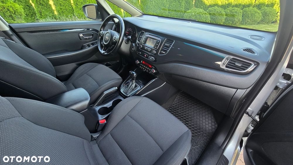 Kia Carens - 31