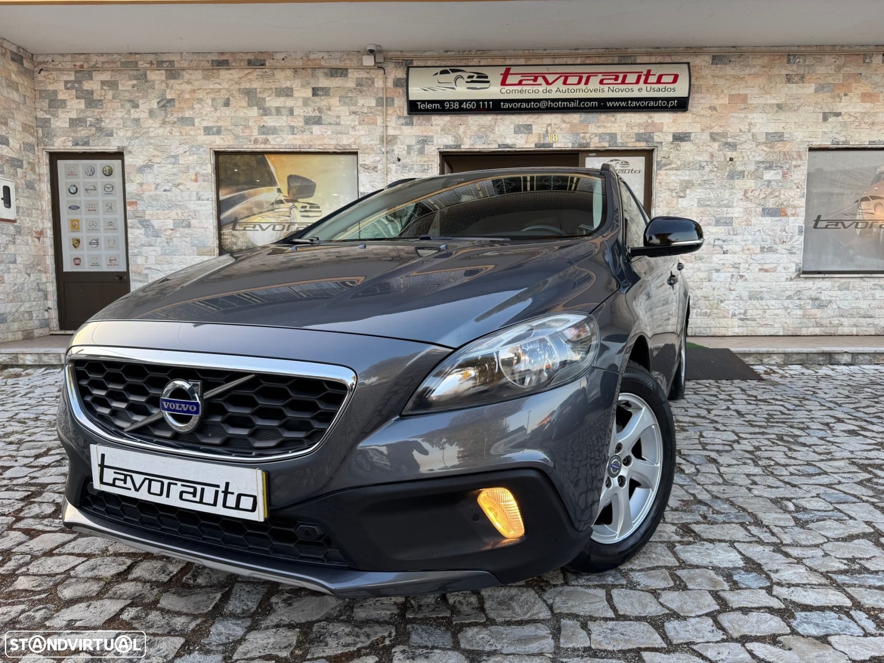 Volvo V40 Cross Country 1.6 D2 Momentum - 1