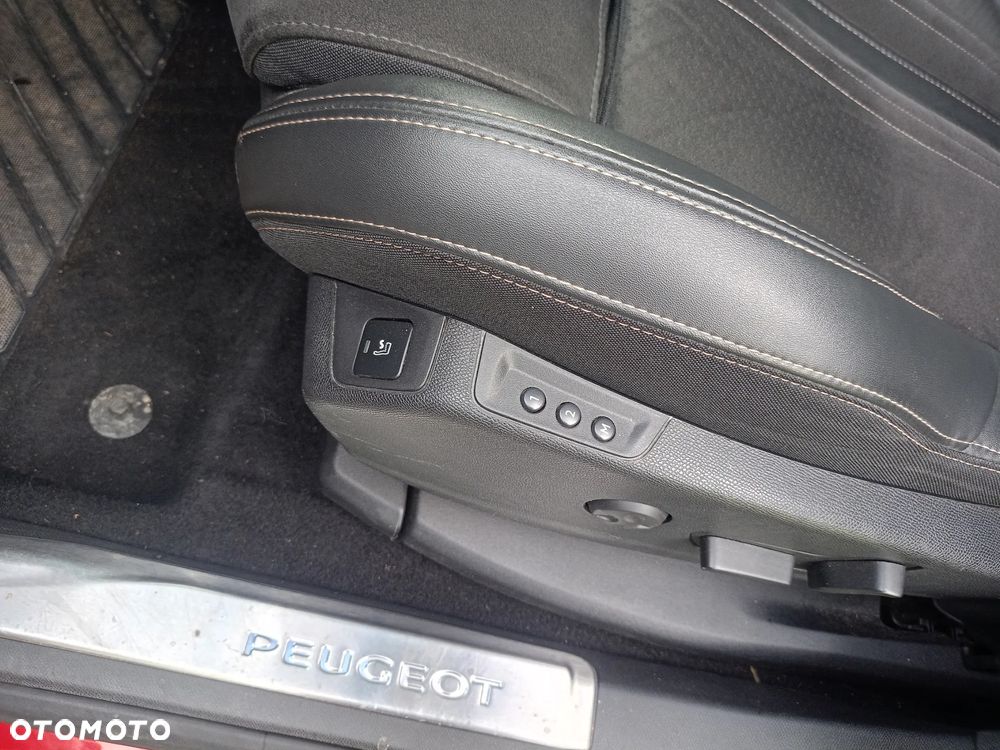 Peugeot 3008 1.6 PureTech GT S&S EAT8 - 18
