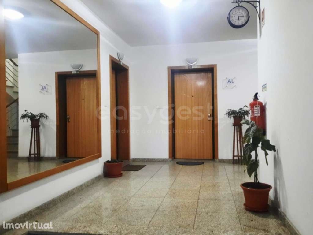 Apartamento T4 Amplo, Moderno e Bem Localizado - Grande imagem: 2/18